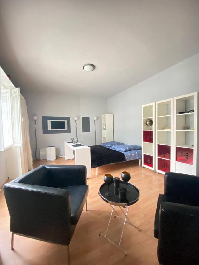 Cozy Modern With Small Balcony In The Heart Of * Berlijn