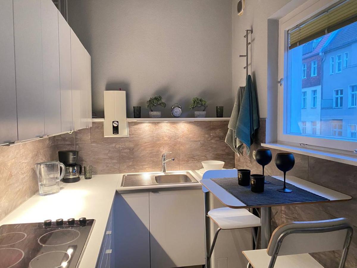 Cozy Modern With Small Balcony In The Heart Of Appartement Berlijn